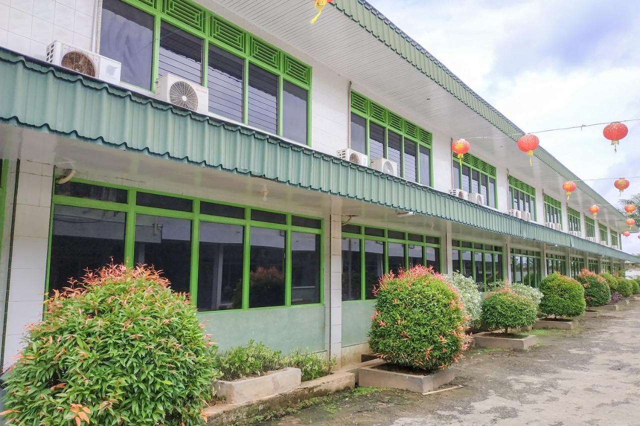 Oyo3098萨哈巴特巴鲁酒店 山口洋 外观 照片